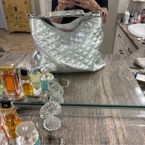 Brighton “My Flat in London” Queen Bee Leather Silver Quilted Tote I ❤️OFFERS!